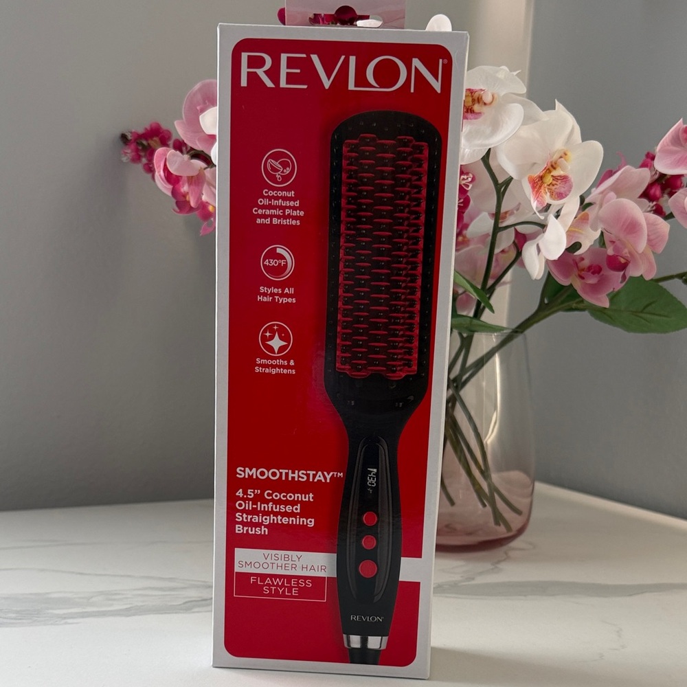 Revlon Smoothstay Straightening Brush brand new